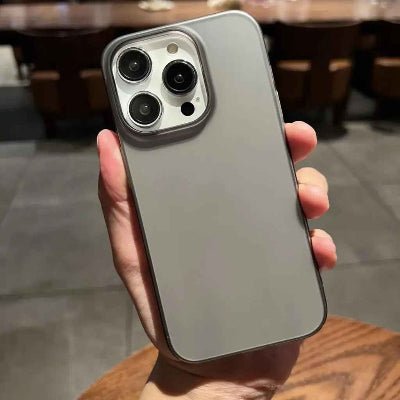 coque iphone grise sur fond gris Transgris