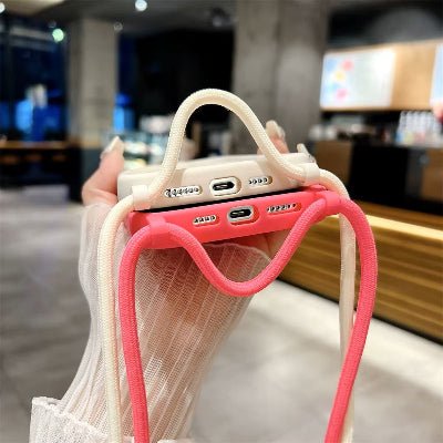 pochette téléphone bandoulière beige et rose vue en bas Avecmoi
