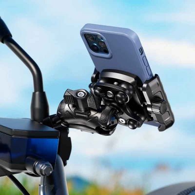 support telephone moto sur fond paysage