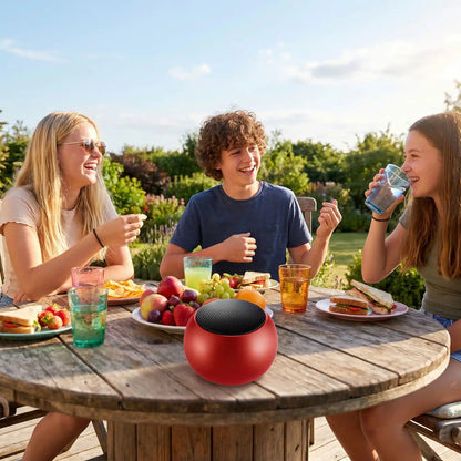 Enceinte portable jeunes dehors à table Ministereo