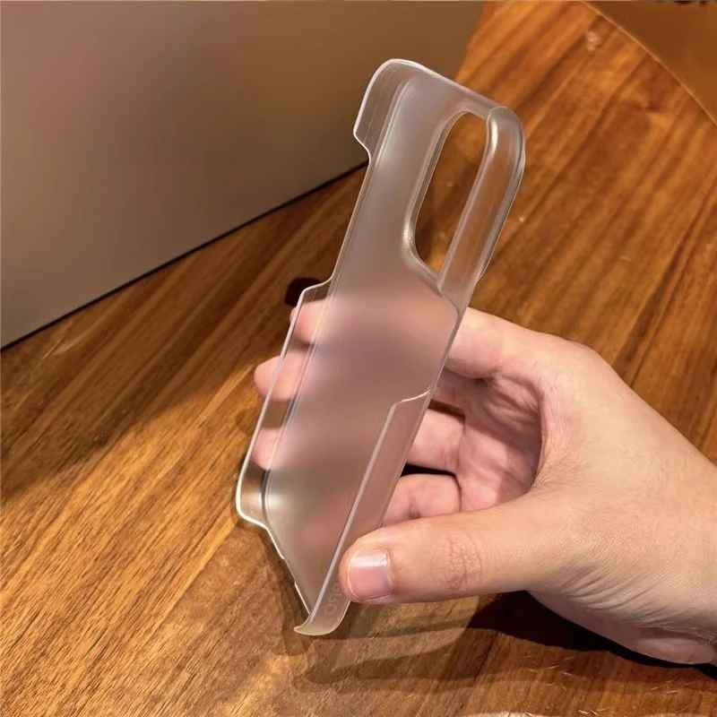 Iphone 13 coque transparente vue coque dans main Transpamat