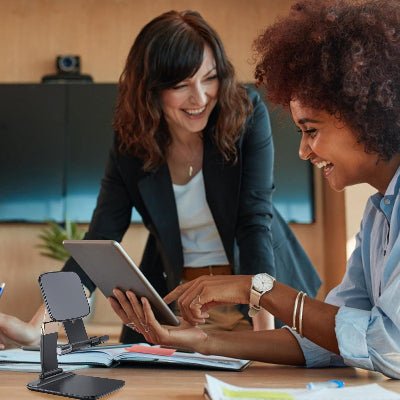 Support telephone Femmes riant ensemble au travail Buropliable