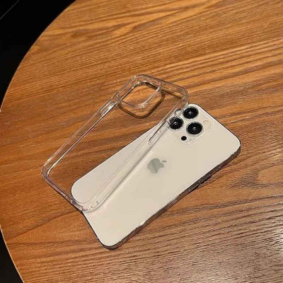 coque iphone 11 pro posé sur table Invisible