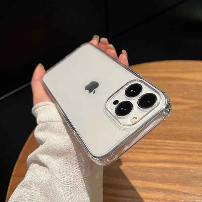 coque iphone 11 pro téléphone en main Invisible