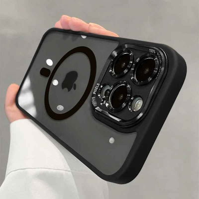 coque iphone 13 couleur noire dans main Parchoc