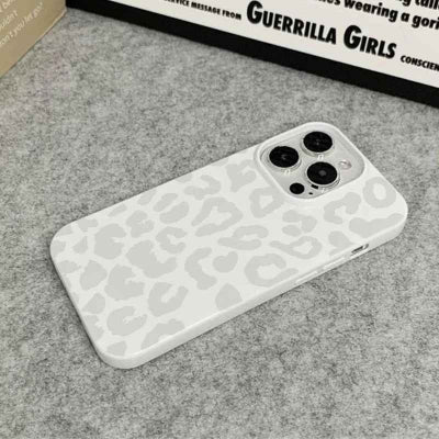 coque iphone 15 plus vue caméra  et accès boutons Léopard