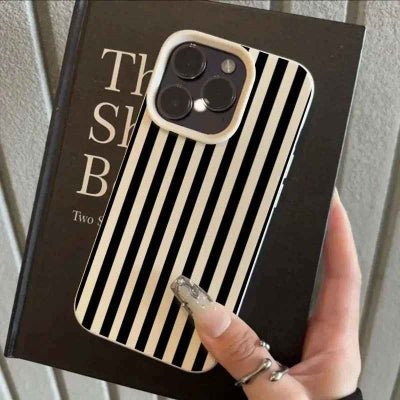 coque iphone 15 vue côté caméra Pyjama