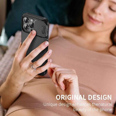 coque iphone 16 dame allongée avec son smartphone Camprotect