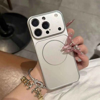 coque iphone 16 pro max argenté en main Origiverre