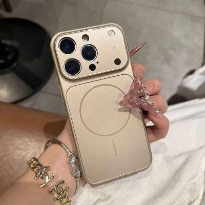 coque iphone 16 pro max doré en main Origiverre