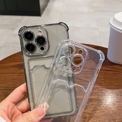 coque transparente Iphone 13 placée sur le smartphone Totaltranspa