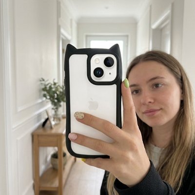 Coque transparente Iphone 13  vue de près de sa coque Chatmignon