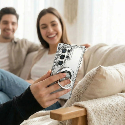 coques telephones samsung fille montrant la coque Laclaire