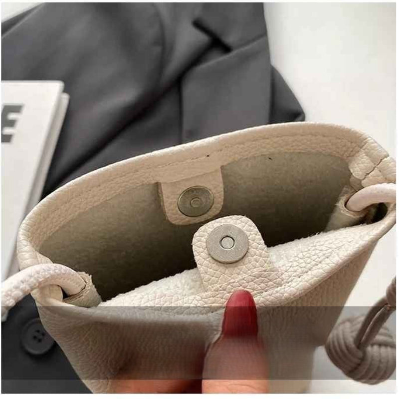 pochette telephone vue gros plan beige Bandousimple