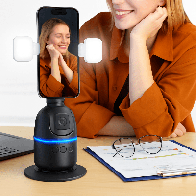 support bureau téléphone femme souriante parlant au téléphone Intello