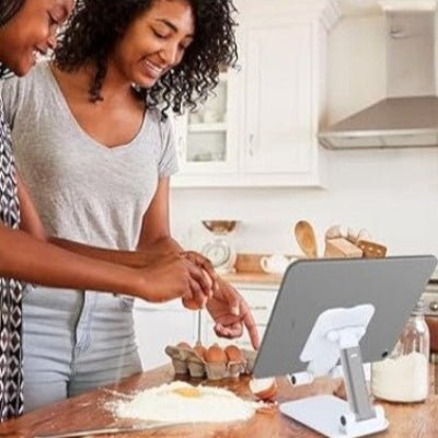 support telephone travail mère fille en cuisine tablette Blanco