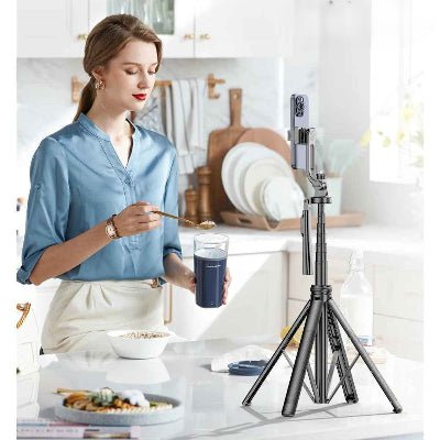 trépied pour smartphone femme en train de cuisiner Ultrastable